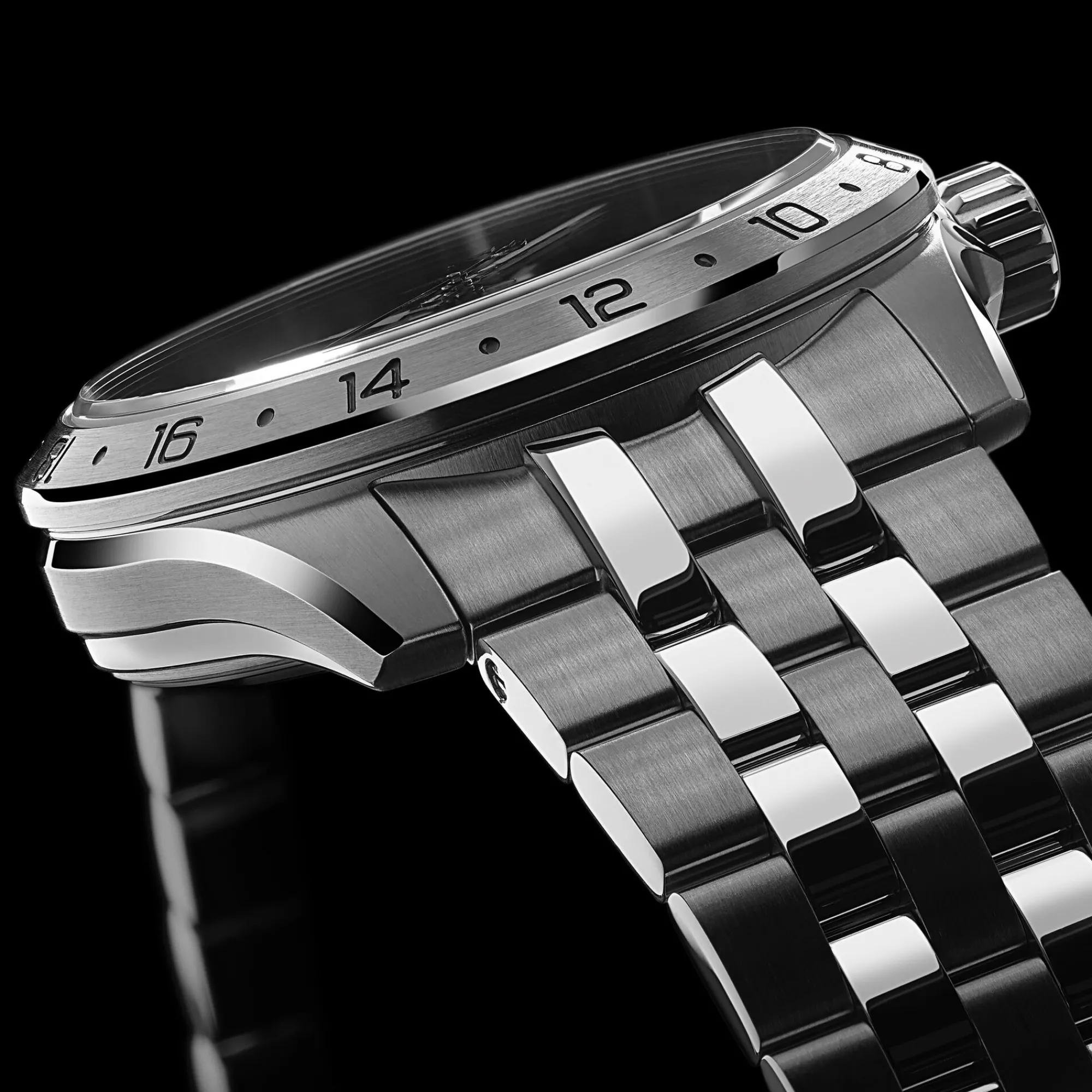 Christopher Ward C63 Sealander GMT 36